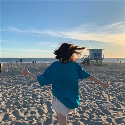 高清惊艳感十足的女生头像图片大全(20张)