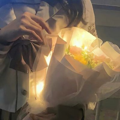 氛围感女生头像图片(共30张)