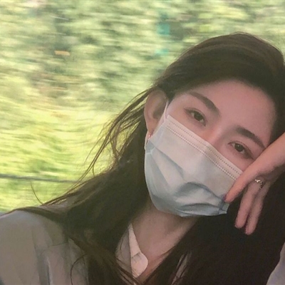 氛围感女生头像图片(共30张)