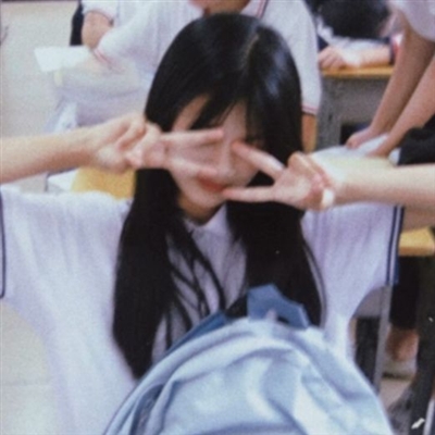 氛围感女生头像图片(共30张)