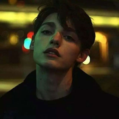 最新帅气霸气的男生陌陌头像图片(28张)