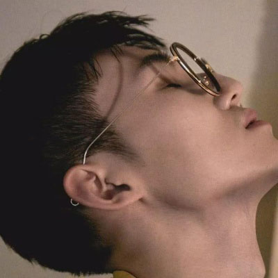 最新帅气霸气的男生陌陌头像图片(28张)