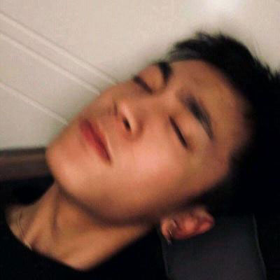 最新帅气霸气的男生陌陌头像图片(28张)