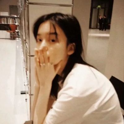 二零二零年最火的女生头像(24张)