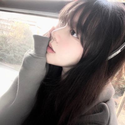 二零二零年最火的女生头像(24张)