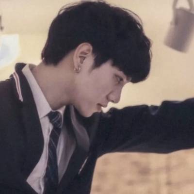 情头一半一张 情侣头像(精选36张)