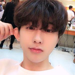 偶像蔡徐坤帅气小哥哥头像大全图片(20张)