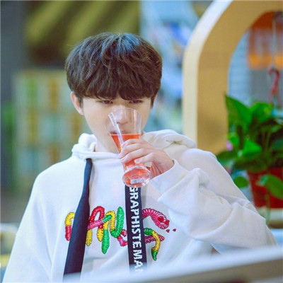 偶像蔡徐坤帅气小哥哥头像大全图片(20张)