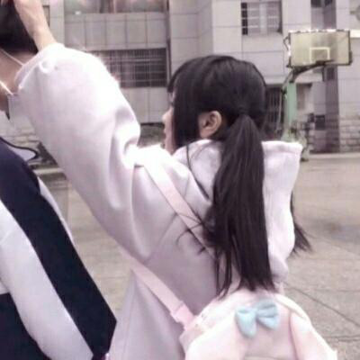 情侣宠溺的摸头头像(精选18张)