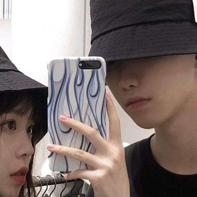 情侣宠溺的摸头头像(精选18张)