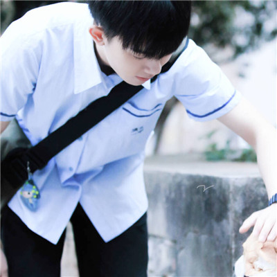 情侣宠溺的摸头头像(精选18张)