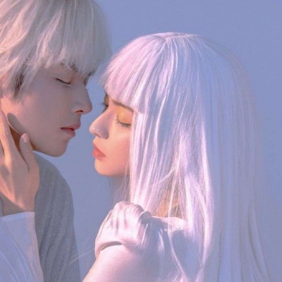 情侣宠溺的摸头头像(精选18张)