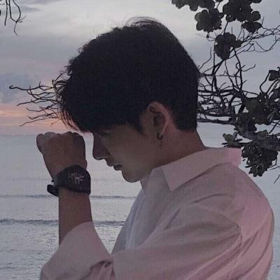 单人情侣头像一人一张(优选24张)