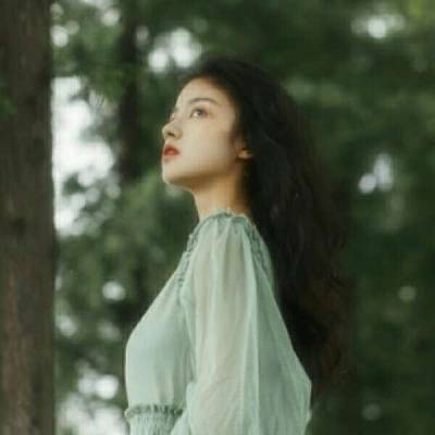 个性女生简单气质头像(精选22张)