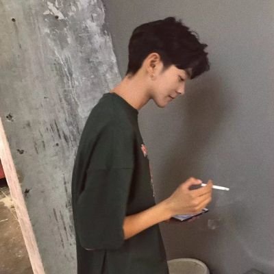 qq男生头像抽烟冷酷图片大全(优选24张)