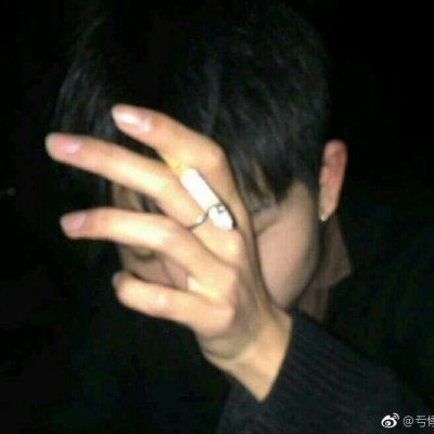 qq男生头像抽烟冷酷图片大全(优选24张)
