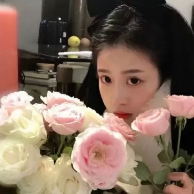 能被一眼注意到的微信头像女(共26张)