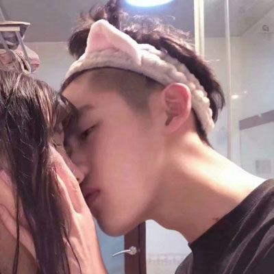 贱贱的骚气的情侣头像(18张)