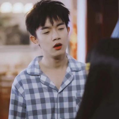 情头一人一张 情侣头像真人(优选20张)