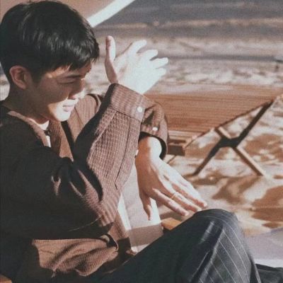 情头一人一张 情侣头像真人(优选20张)