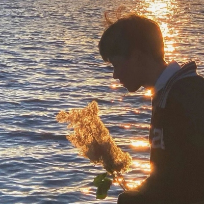 不易撞的神仙情侣头像(优选16张)