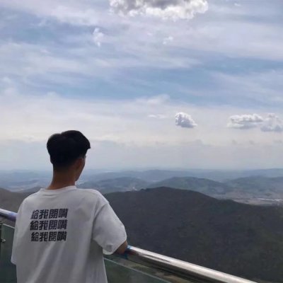 最新个性情侣背影头像(优选16张)