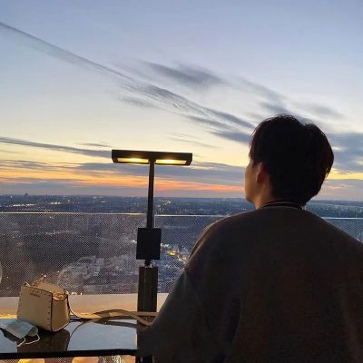 2023年最新男生背影头像(精选20张)