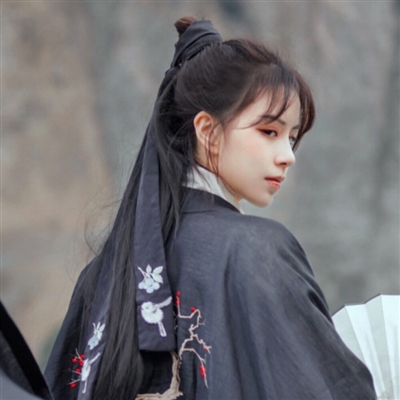 qq头像古风女生真人图片大全(精选18张)