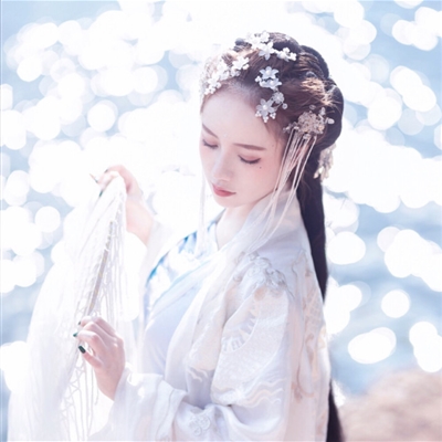 qq头像古风女生真人图片大全(精选18张)