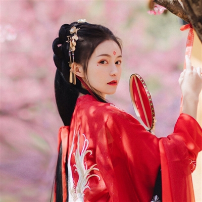 qq头像古风女生真人图片大全(精选18张)