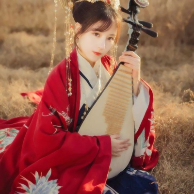 高清好看的红衣女子唯美古风头像图片大全(精选38张)