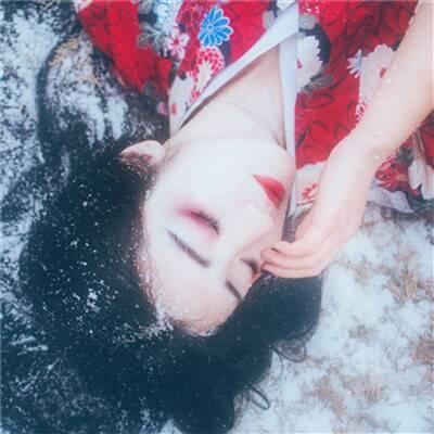 高清好看的红衣女子唯美古风头像图片大全(精选38张)