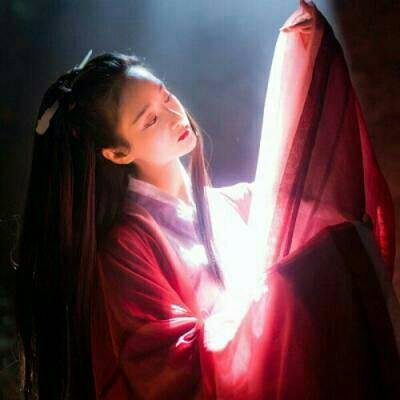 高清好看的红衣女子唯美古风头像图片大全(精选38张)
