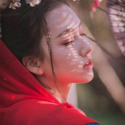 高清好看的红衣女子唯美古风头像图片大全(精选38张)