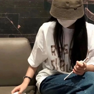 超好看丧气女生头像(优选22张)