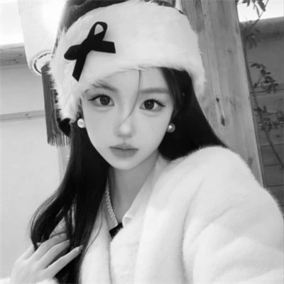 黑白女生头像可爱头像(精选22张)