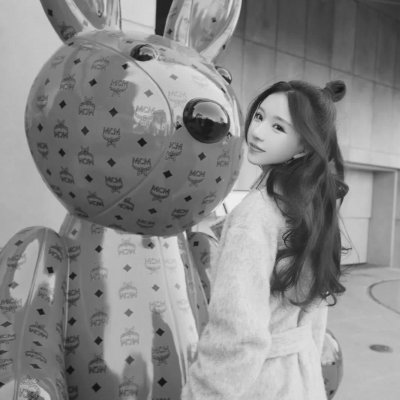 黑白女生头像可爱头像(精选22张)