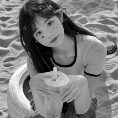 黑白女生头像可爱头像(精选22张)