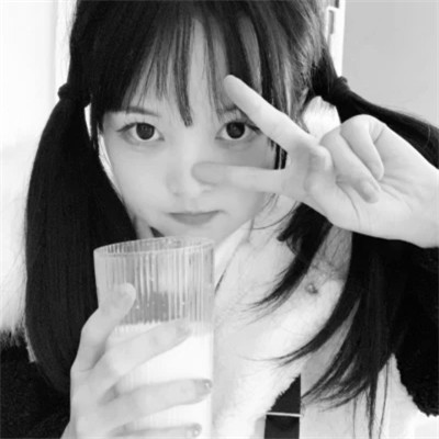 黑白女生头像可爱头像(精选22张)