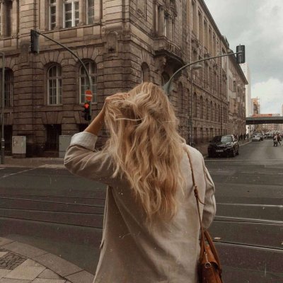 女生唯美背影意境头像图片(共24张)