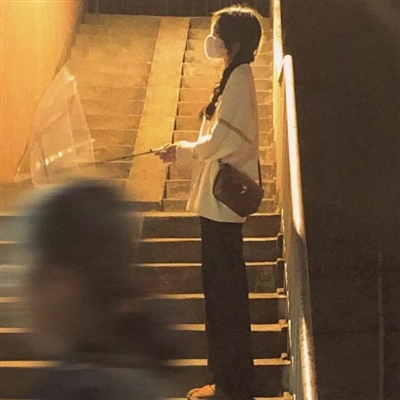 女生唯美背影意境头像图片(共24张)