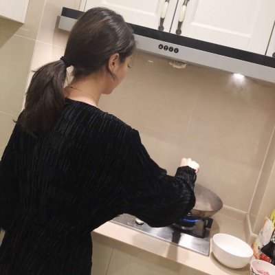 女生唯美背影意境头像图片(共24张)