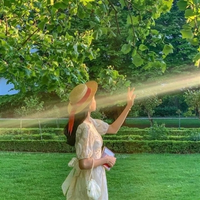 女生唯美背影意境头像图片(共24张)