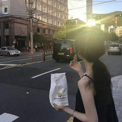 唯美森系清新图片侧脸背影头像(共22张)