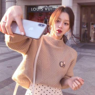 手机控可爱女生头像(精选20张)