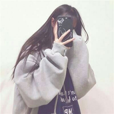 手机控少女头像图片(18张)