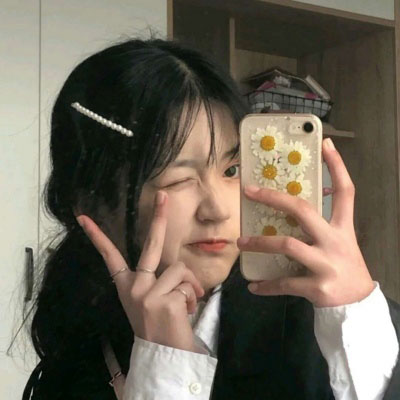 手机控少女头像图片(18张)