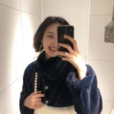 手机控少女头像图片(18张)