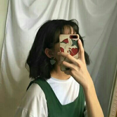 手机控少女头像图片(18张)