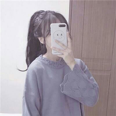 手机控少女头像图片(18张)
